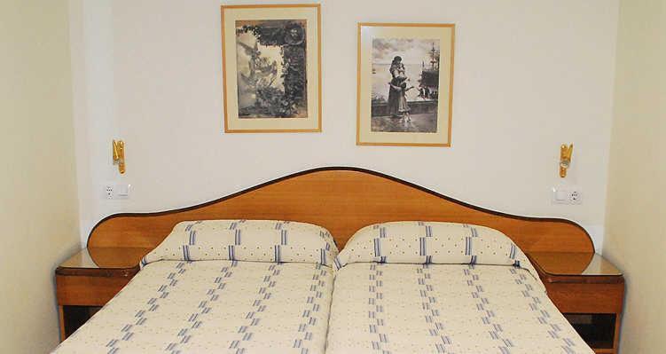 Hostal La Barretina Figueres  Room photo